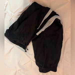 BW parachute pants